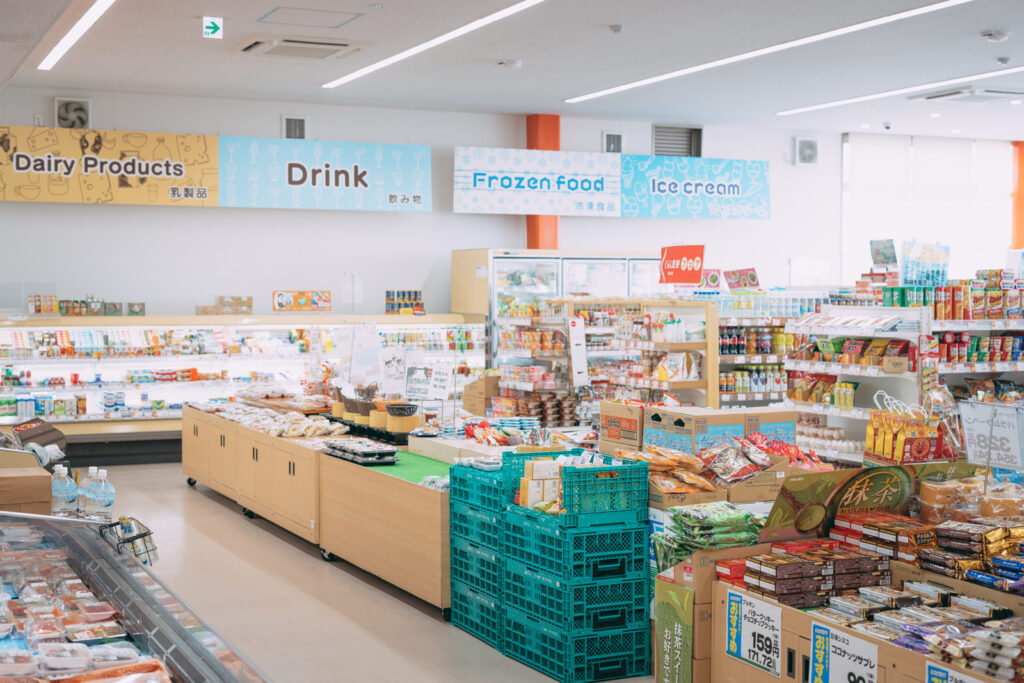 スーパーのレジ・品出し