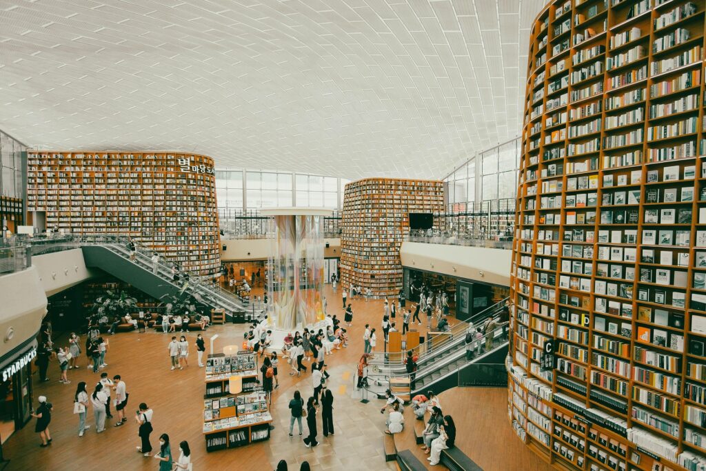 書店・図書館スタッフ