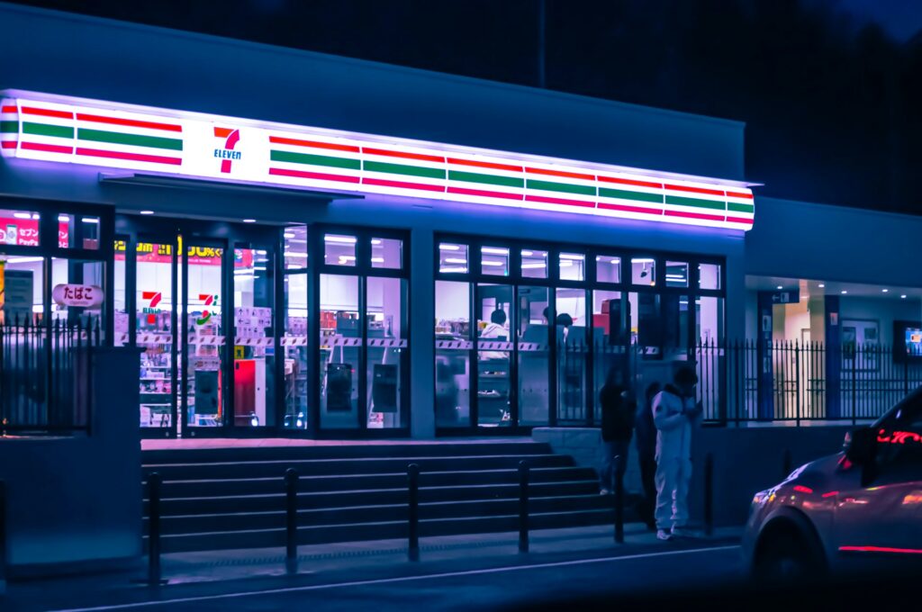 コンビニ店員