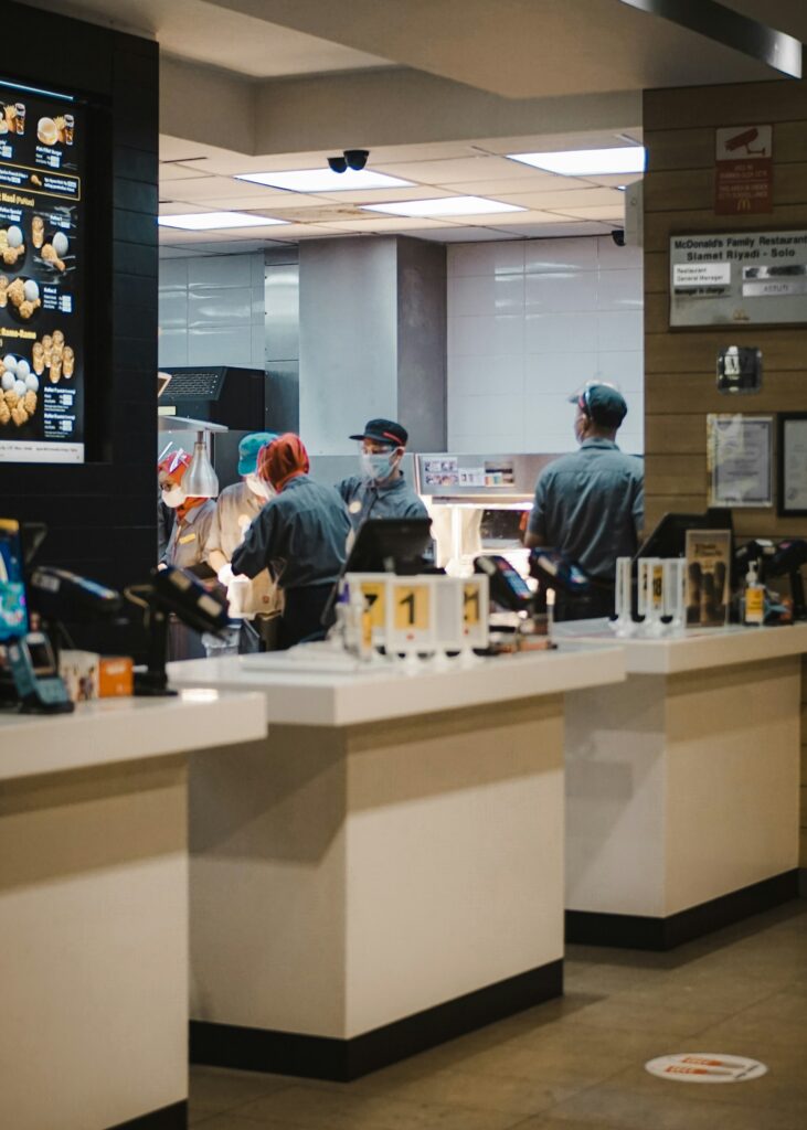 ファストフード店(マクドナルドなど)